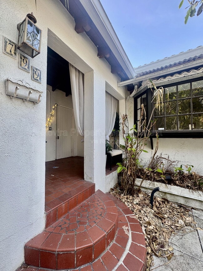 Photo - 799 NE 70th St