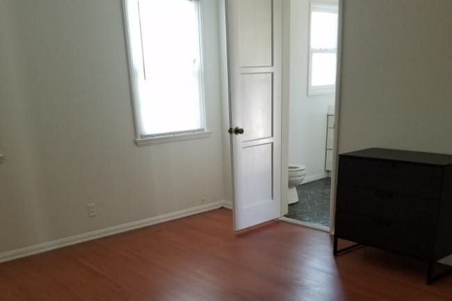 Photo - 8437 Naylor Ave