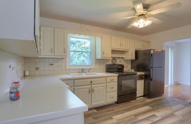Photo - 426 Linden St