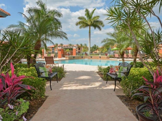 Botanical Walkways - Palms of Monterrey