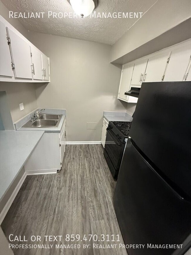 Building Photo - 2082 Fairmont Ct Unit 14