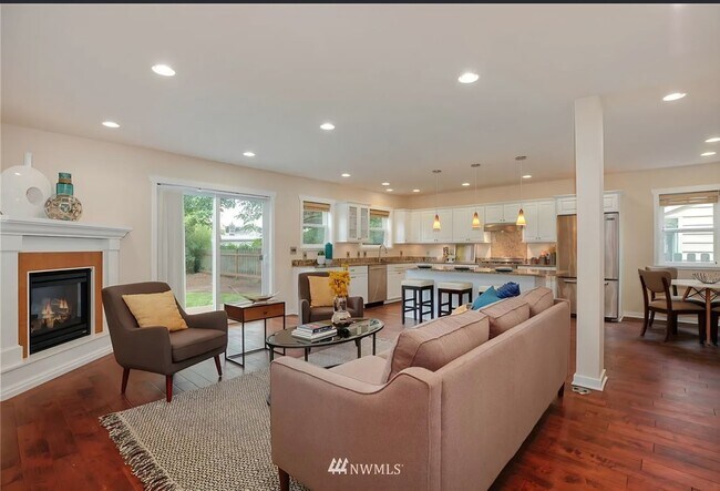 Photo - Spacious 5 bedroom home in desirable North Seattle Location!