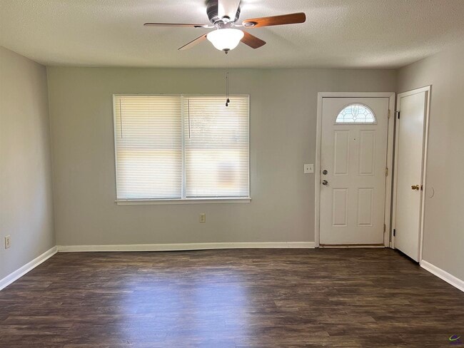 Photo - 211 Laverne Dr