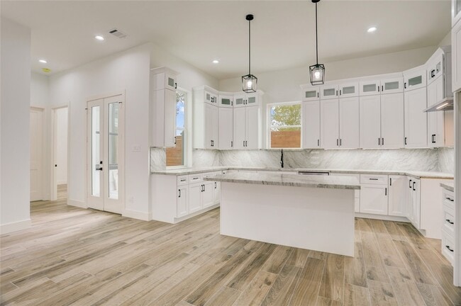 Photo - 6814 Hartland St