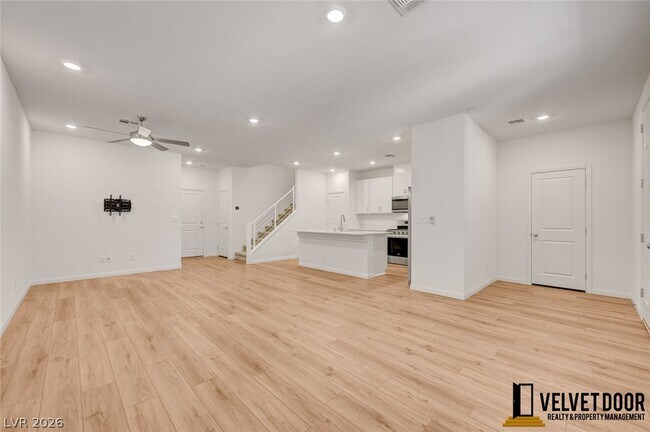 Photo - 2725 Luzzi Walk