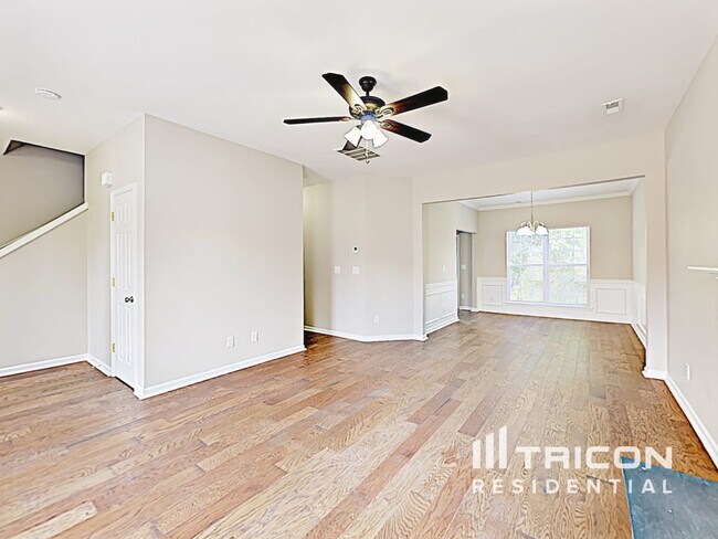 Photo - 8716 Rozumny Dr