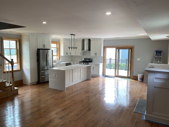 Building Photo - 263 Elm St Unit 1