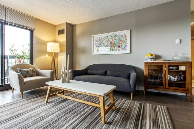 Photo - 2555 N Clark St Unit 405