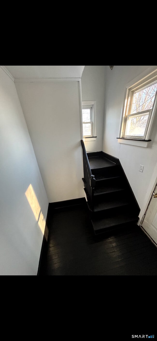 Building Photo - 144 Clark St