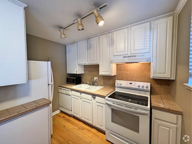 Building Photo - 1242 N Gaylord St Unit 104 - 1 Rental