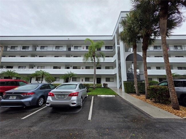 Building Photo - 4725 Lucerne Lakes Blvd E Unit 106