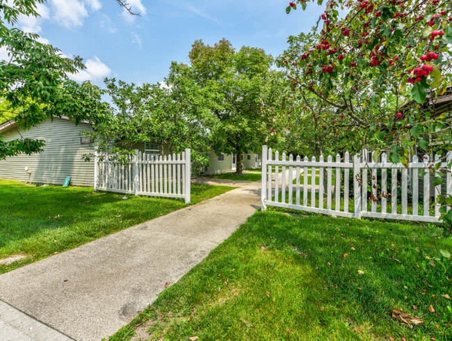 Photo - Evergreen Apartments