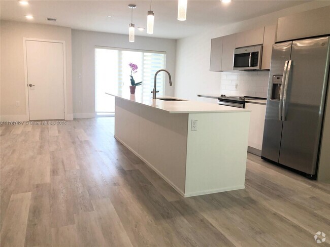 Building Photo - 2561 NE 193rd St Rental