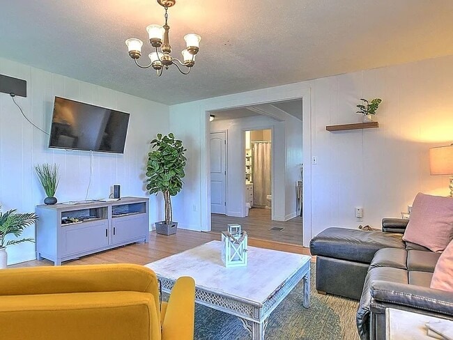 Photo - 1601 Cherokee Rd