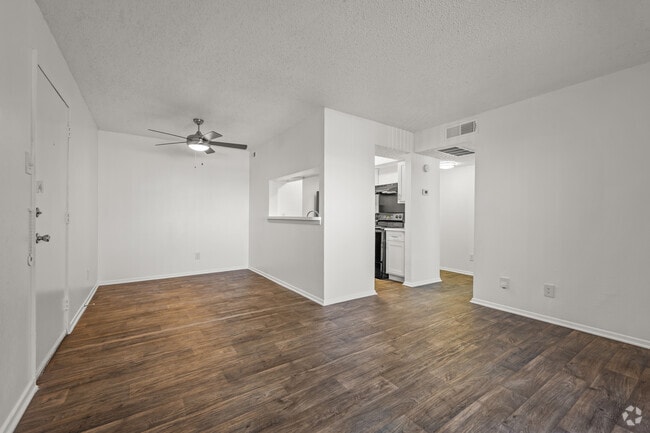 1BR, 1BA - 690SF A Open Living Area
