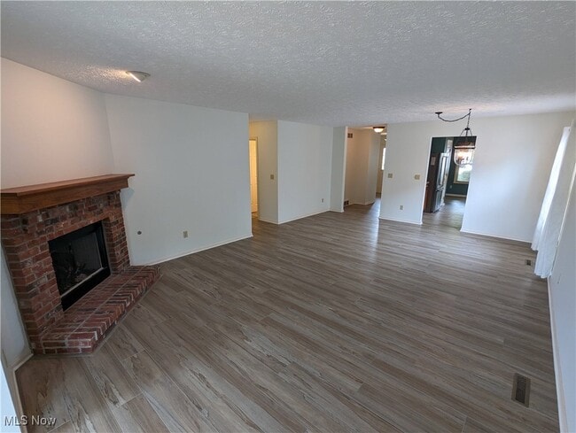 Photo - 1417 Hollow Wood Ln