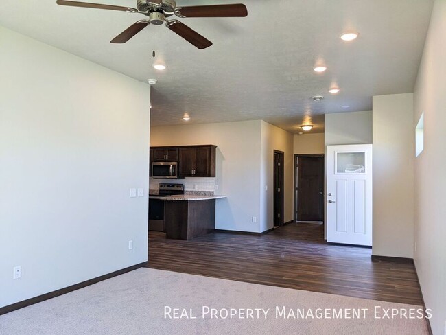 Photo - 2 Bedroom 2 Bathroom Townhome w/ Attached Garage