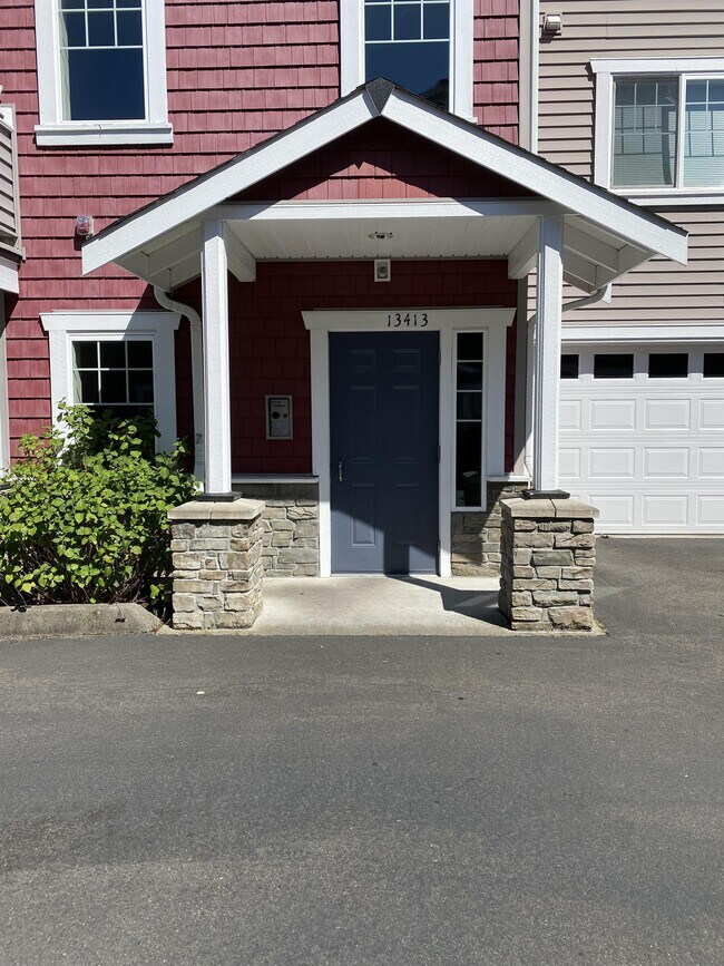 13413 97th Ave E Townhome Townhome Rental in Puyallup WA