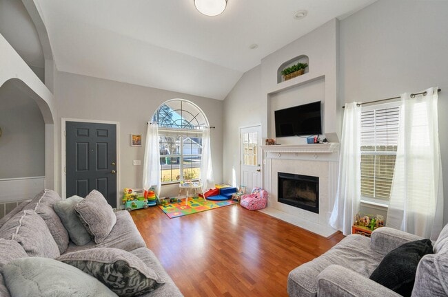 Photo - 1221 Charleston Cir