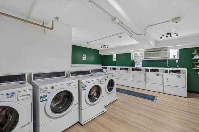 Laundry Facility - Yugo Greenville Campus Towers