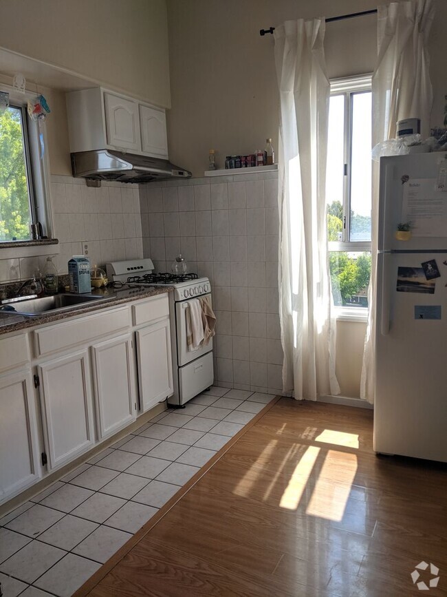 Building Photo - 2811-2815 Telegraph Ave Unit 2815 Telepgraph Ave Apt A