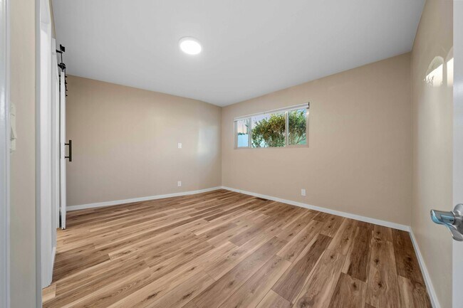 Photo - 2039-41 Bonita St