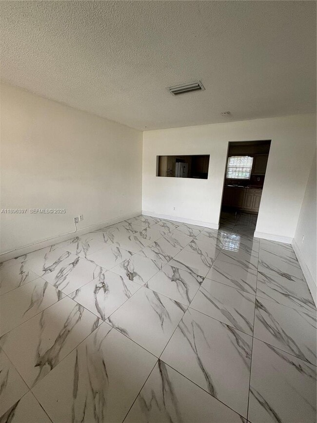 Photo - 19121 NW 34th Ct Unidad A