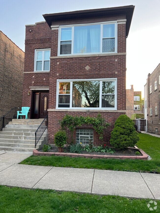 Building Photo - 4220 N Francisco Ave Unit 1 Rental