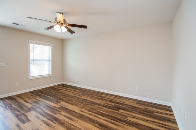 Photo - 925 Dawsons Park Wy