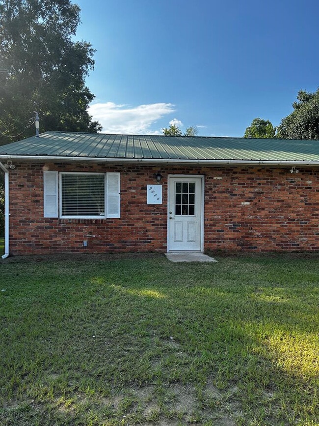 Building Photo - 2826 W Cleveland St Rental
