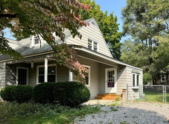 Photo - Quaint Cottage steps Away From VT Campus