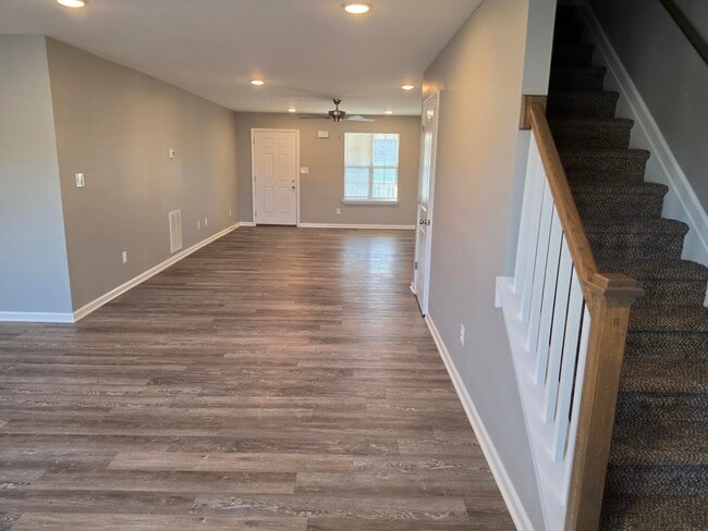 Photo - 111 Savannah Ln