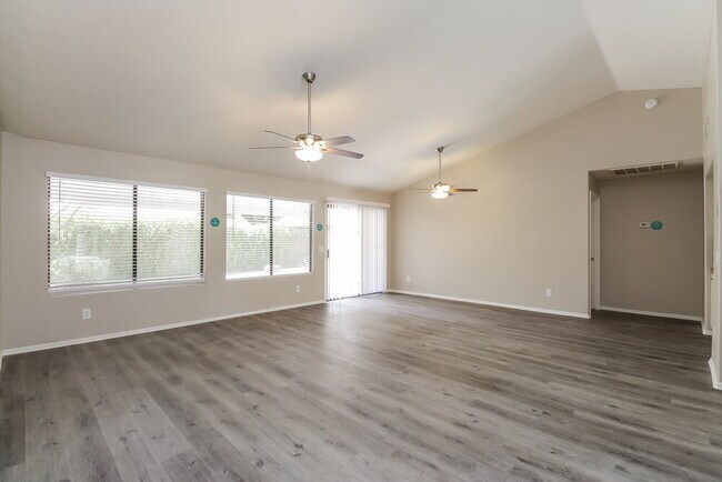 Photo - 1431 E Hearne Way