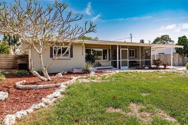 Photo - 1720 Colleen St
