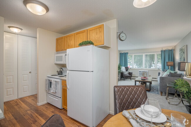 Classic 1BR,1BA - 700SF - Kitchen