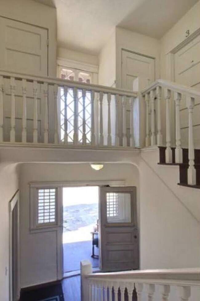 Escalera - apartamento en el segundo piso