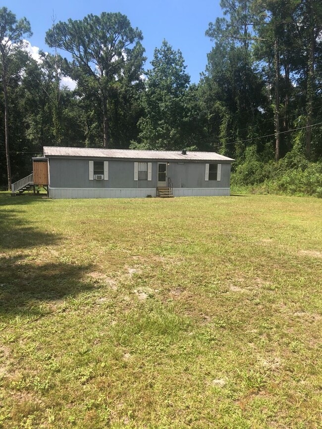 Building Photo - 3 Bedroom Rental In North Crawfordville Av...