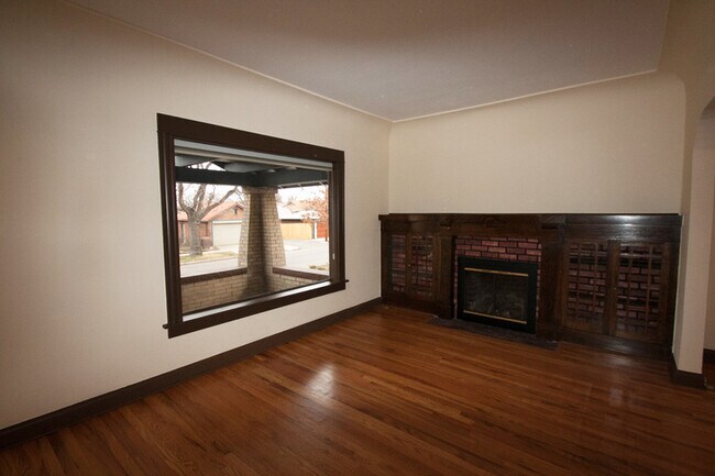 Photo - 3733 Grove St