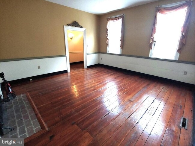 Photo - 30 Cornhill St