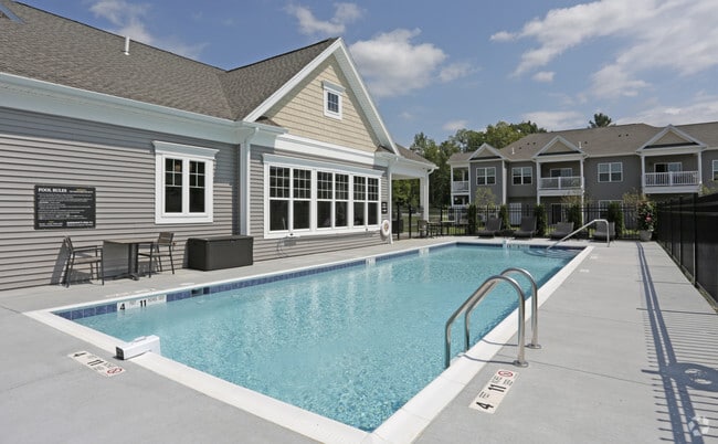 Pool - East Pointe Apartments