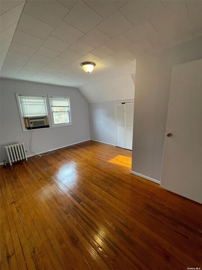 141 Sycamore St Townhome Townhome Rental in West Hempstead NY