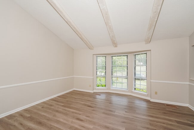 Photo - 611 Ashwood Ln