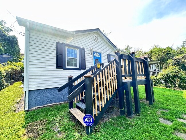 Building Photo - 934 5th St SW