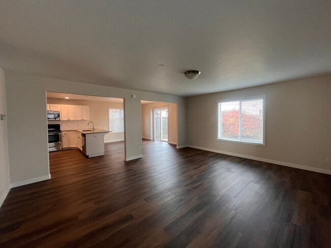 Photo - ** HALF MONTH FREE ! ** Beautiful 4 Bedroo...