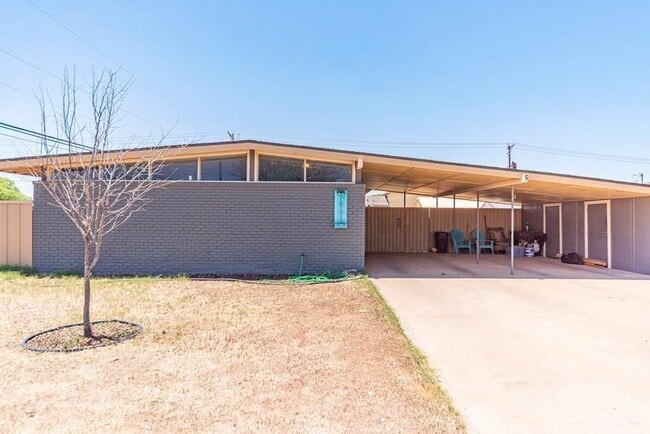 Building Photo - 2901 Nabors Ln