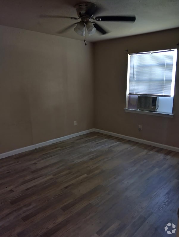 Building Photo - 3215 Clarksville St Unit 104 Rental