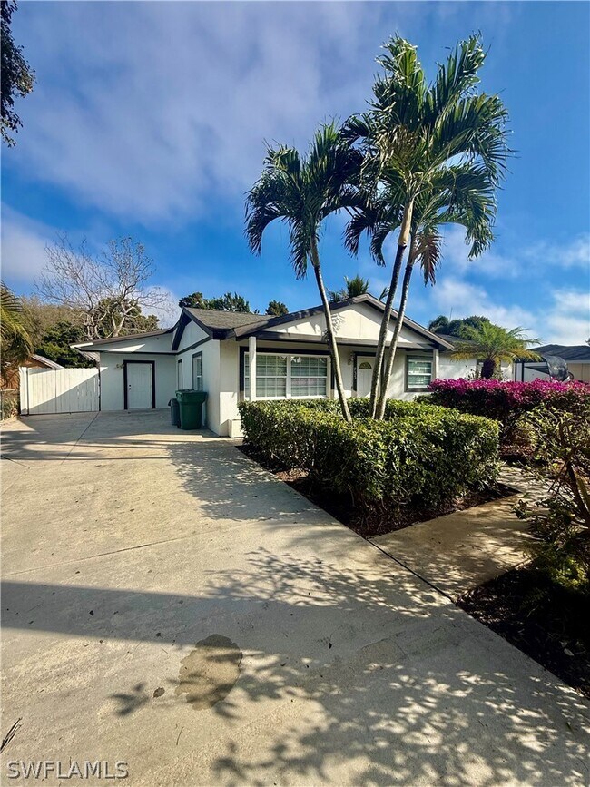 Photo - 733 Pine Cone Ln