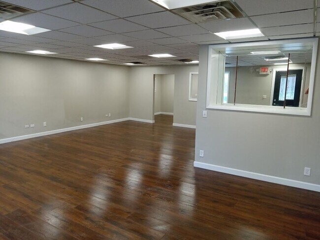 606 State St Unit 606 South State - Commercial