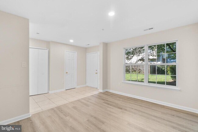 Photo - 111 Cavenrock Ct