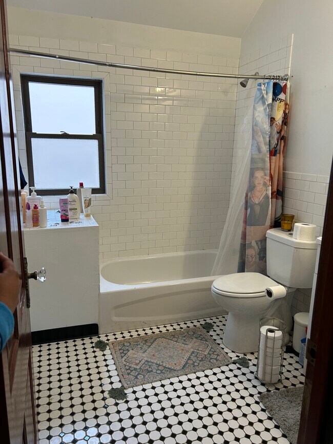 Photo - 711 Emerson St